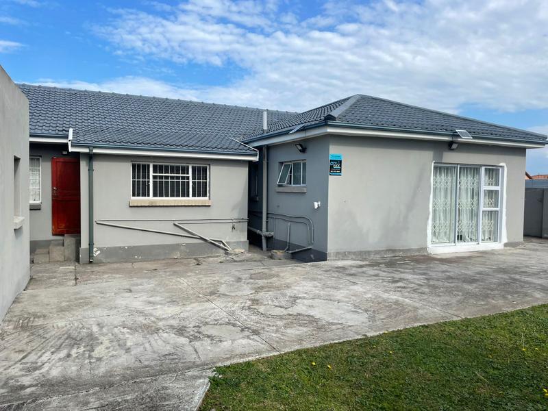 4 Bedroom Property for Sale in Newton Park Eastern Cape